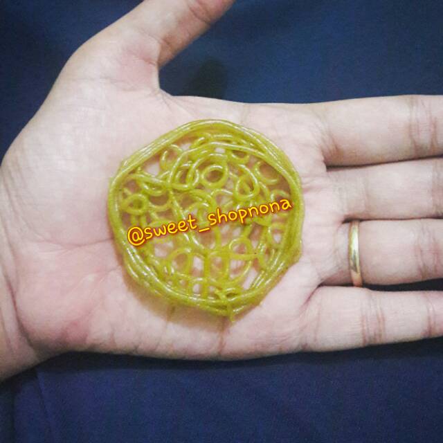 

Kerupuk mie ukuran kecil / kerupuk ciplok 250 gram khas Harjosari kab. Tegal