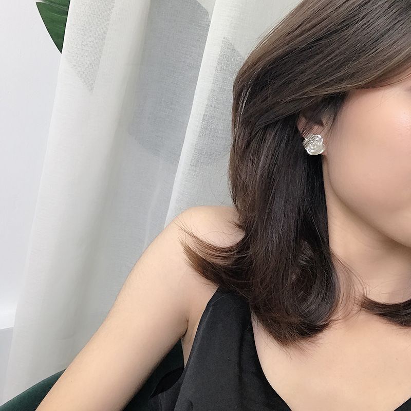 Anting Tusuk Wanita Mawar Putih