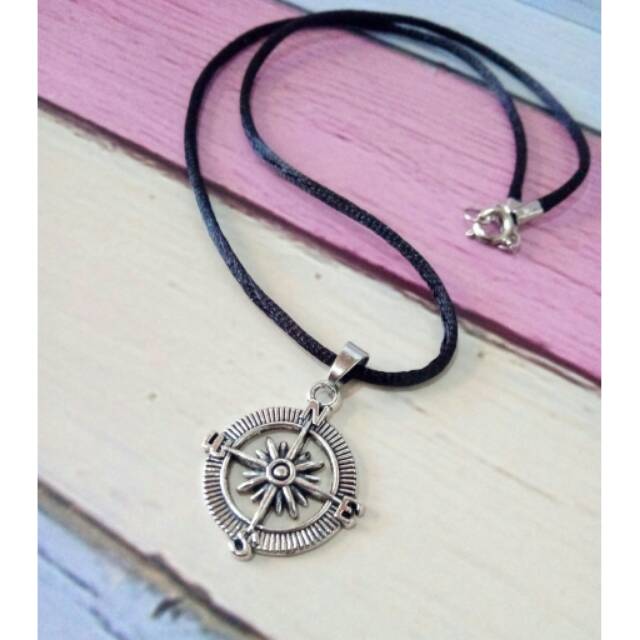 Kalung Pendant Model Kompas Silver