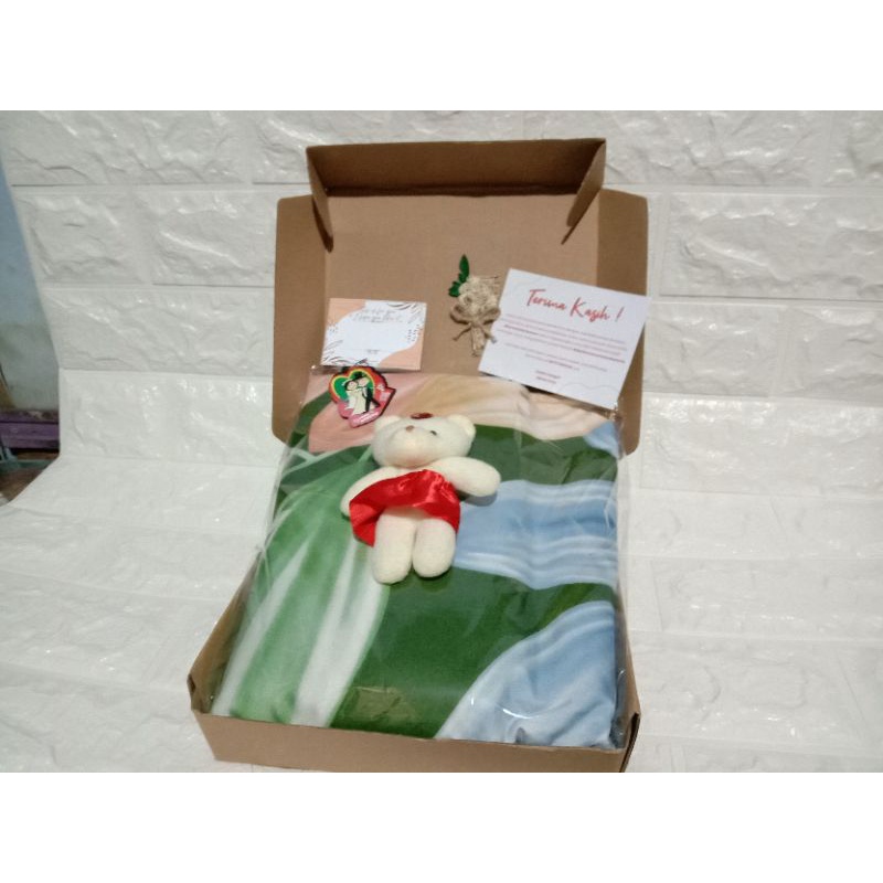 

COD GIFT BOX SPESIAL PARSEL PERNIKAHAN KADO WEDDING PAKET KADO UNTUK GURU atau IBU WEDDING TEMAN REQUEST . SPESIAL SOUVENIR GIFT