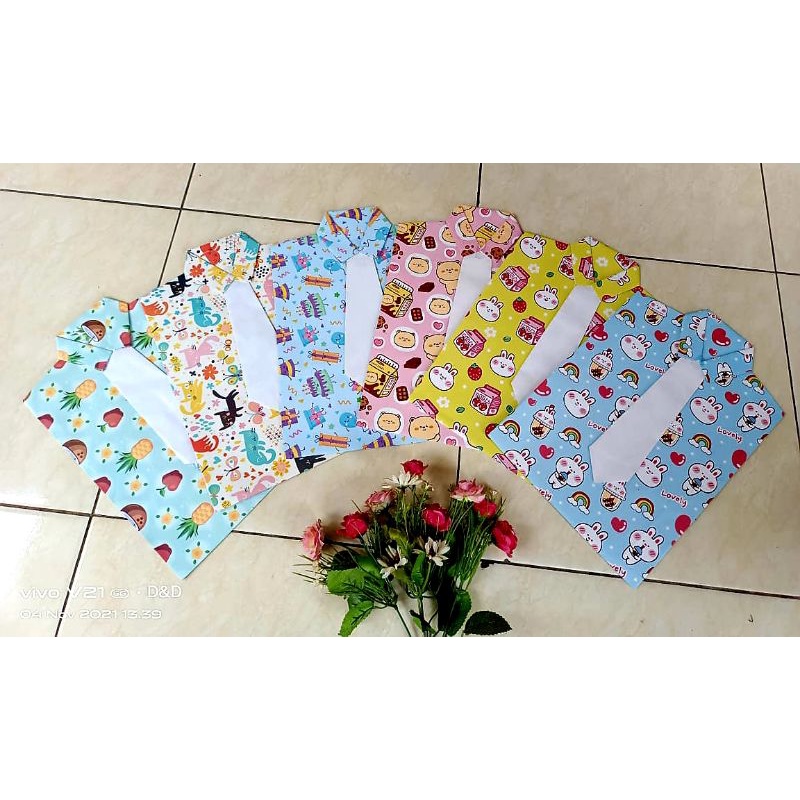 

Kertas Kado Siap Pakai Bentuk Kemeja Isi 6 Pcs Ukuran 23x28.5 Cm Motif Random