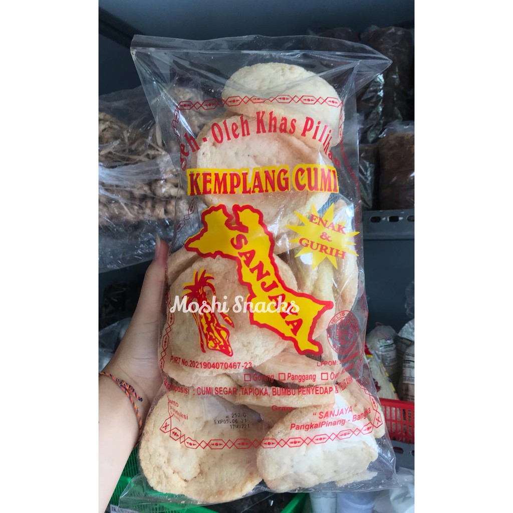 

Kemplang Bangka Goreng Cumi Cap Sanjaya 250gr / Kerupuk Cumi Asli Bangka / Krupuk Bangka Cumi Halal Enak