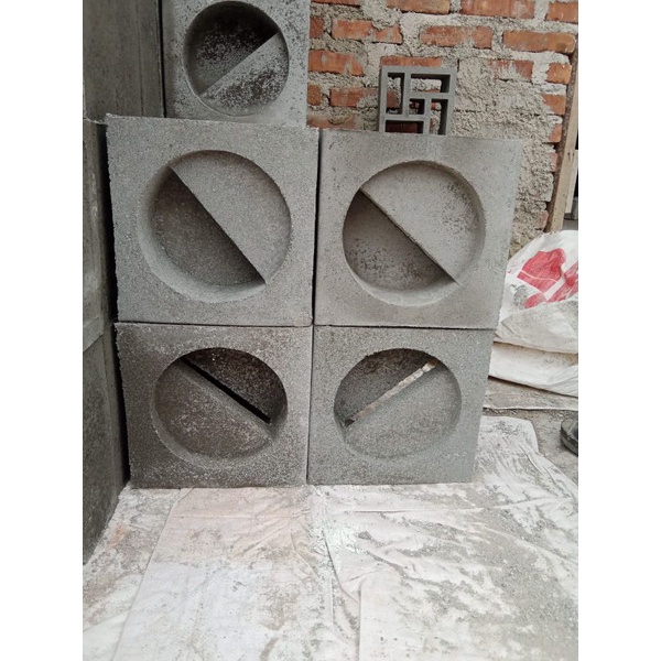 Roster Loster Modern/Roster Beton/Roster Minimalis/Lobang angin lingkaran abu