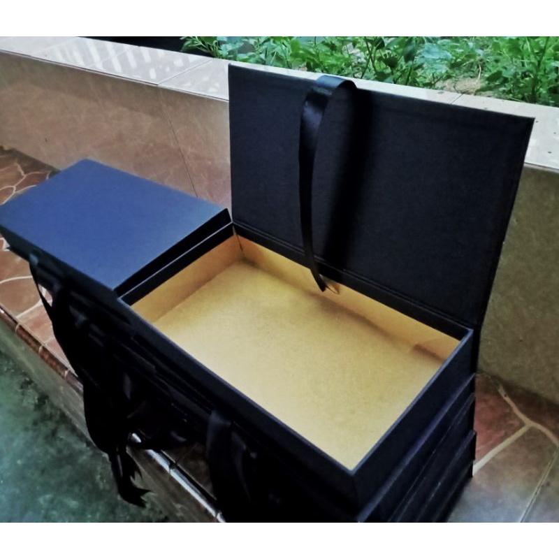 

Flip Box Hard Box Hampers