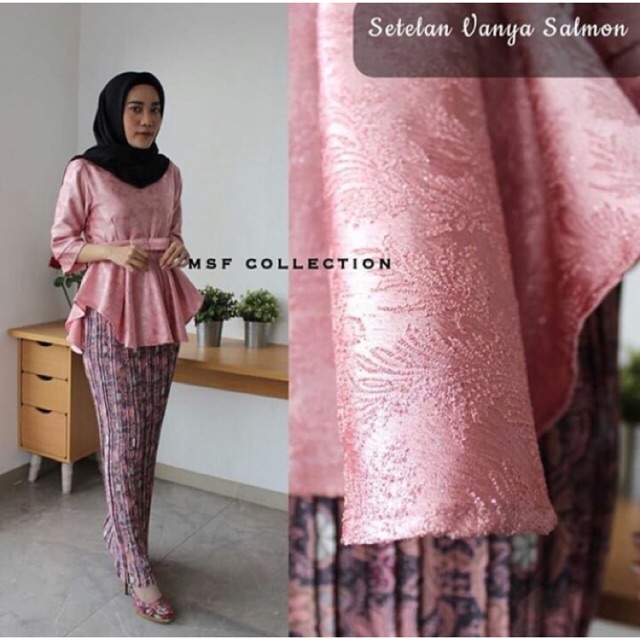 Paling Inspiratif Kebaya Warna Rose Gold