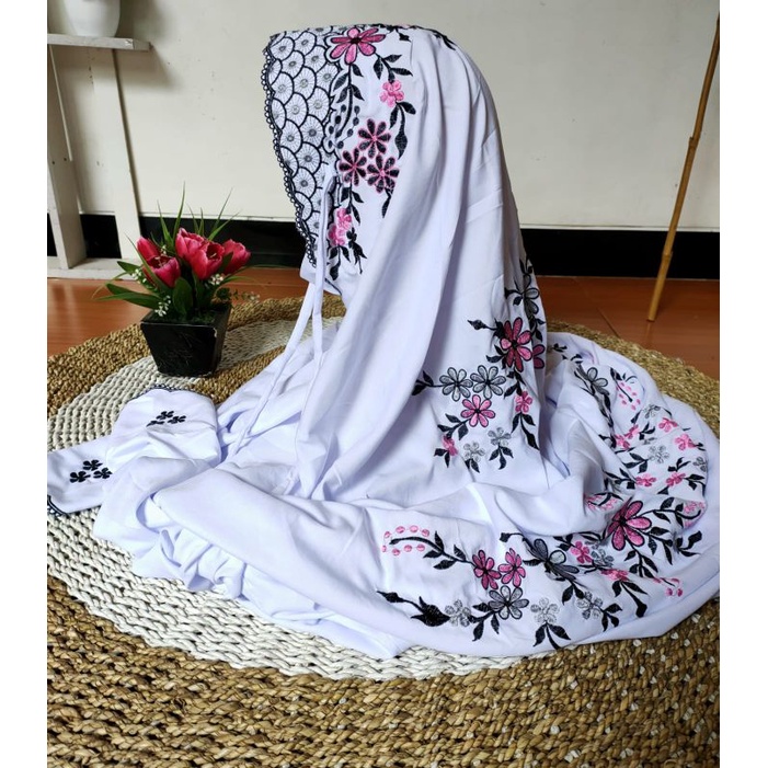 mukena Minang lajuran bordir