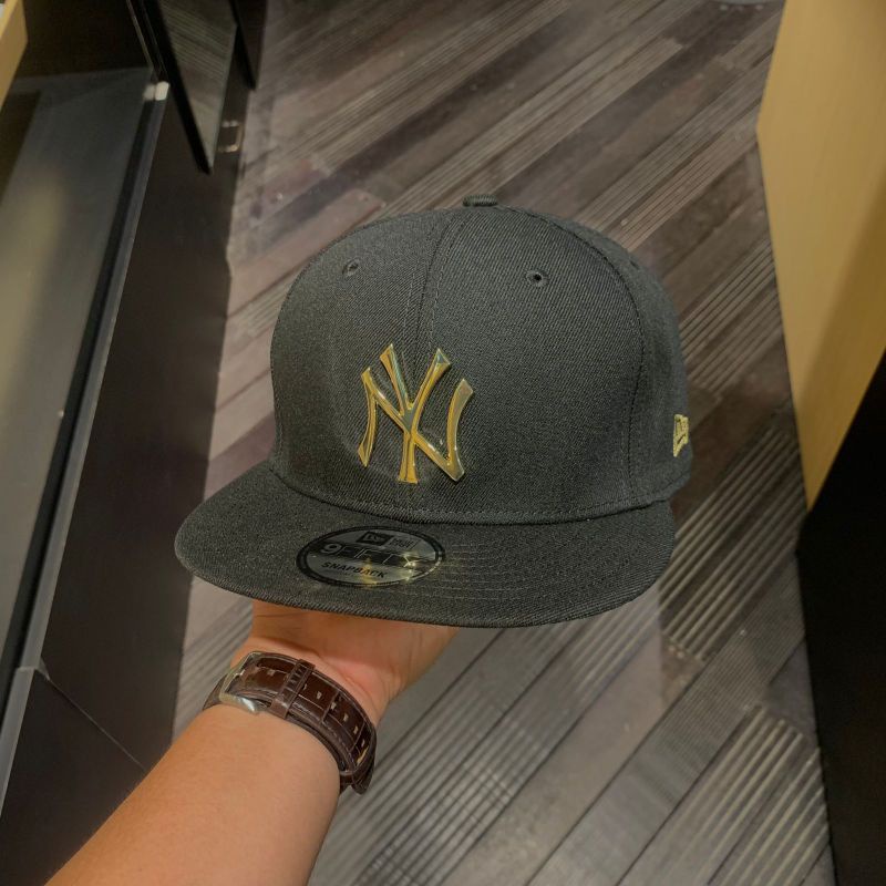 Topi New Era NY Yankees Golden Logo Men's Cap - Black