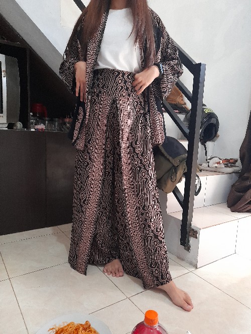 Setelan Batik Wanita Cardigan Dan Celana Panjang Batik Modern Motif Doll Boneka