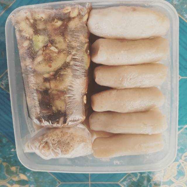 

Pempek lenjer udang makanan home made,pempek ini terbuat dari bahan dasar udang