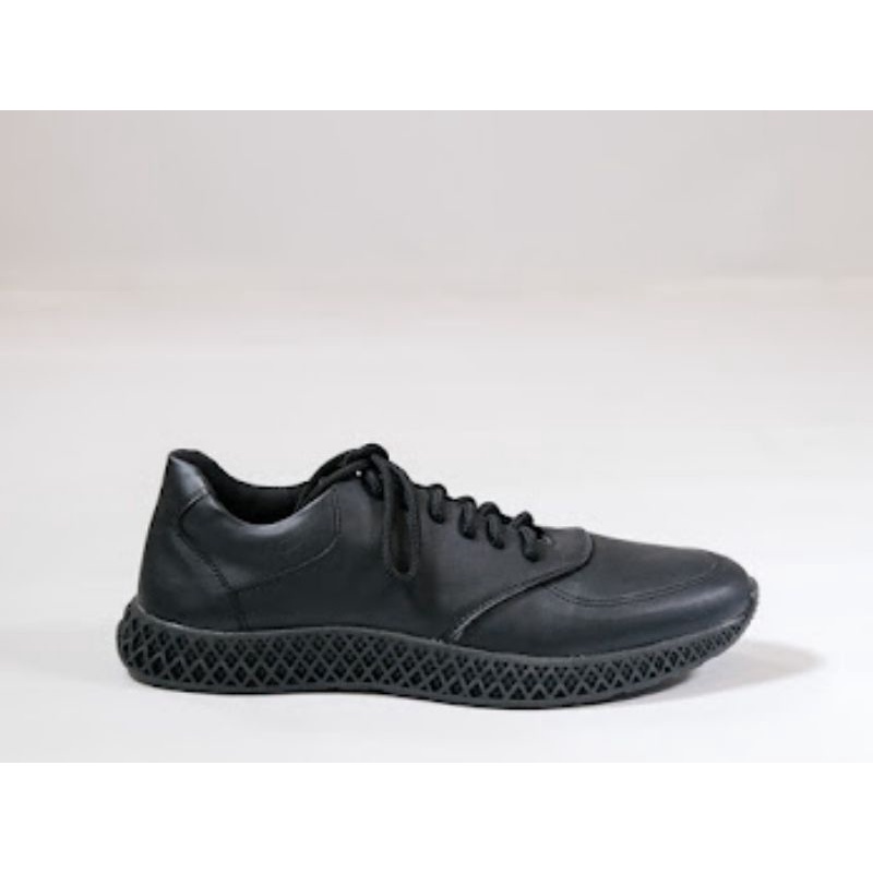 sepatu sneaker casual formal hitam