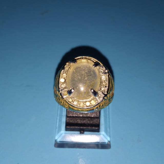 Batu kecubung rambut emas