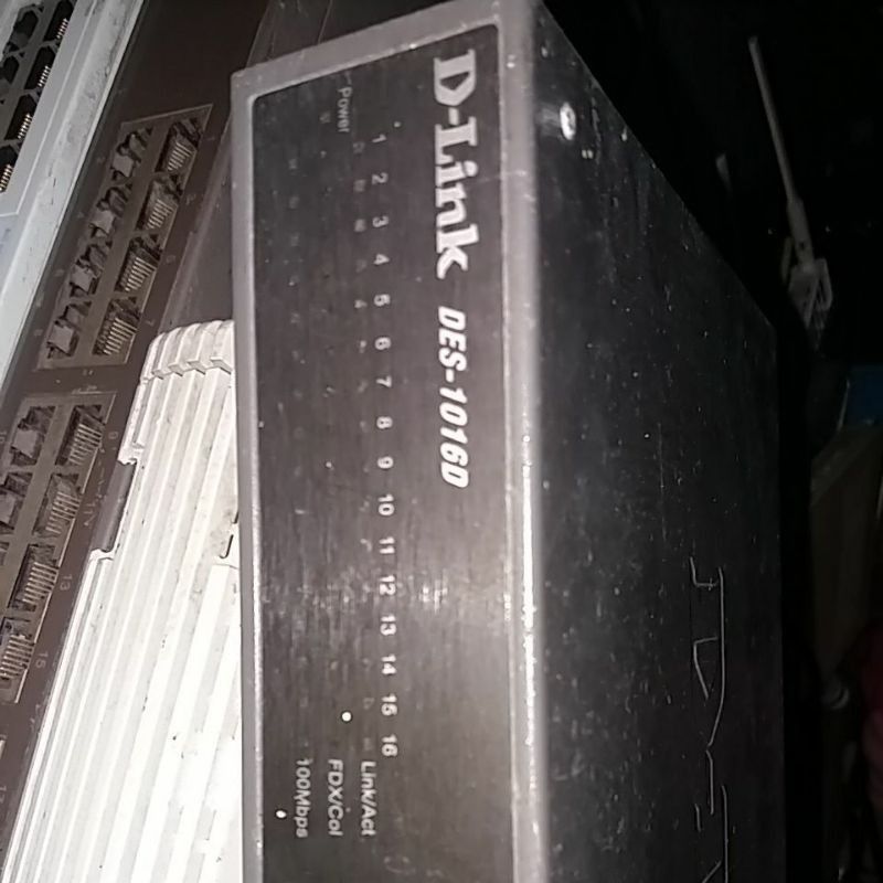 D-Link des-1016D
