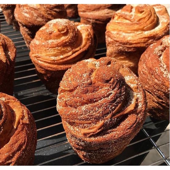 

Cinnamon Cruffin AMBROGIO PATISSERIE BANDUNG VIENNOISERIES CROISSANT CROFFLE BUTTER SUGAR AUTHENTIC