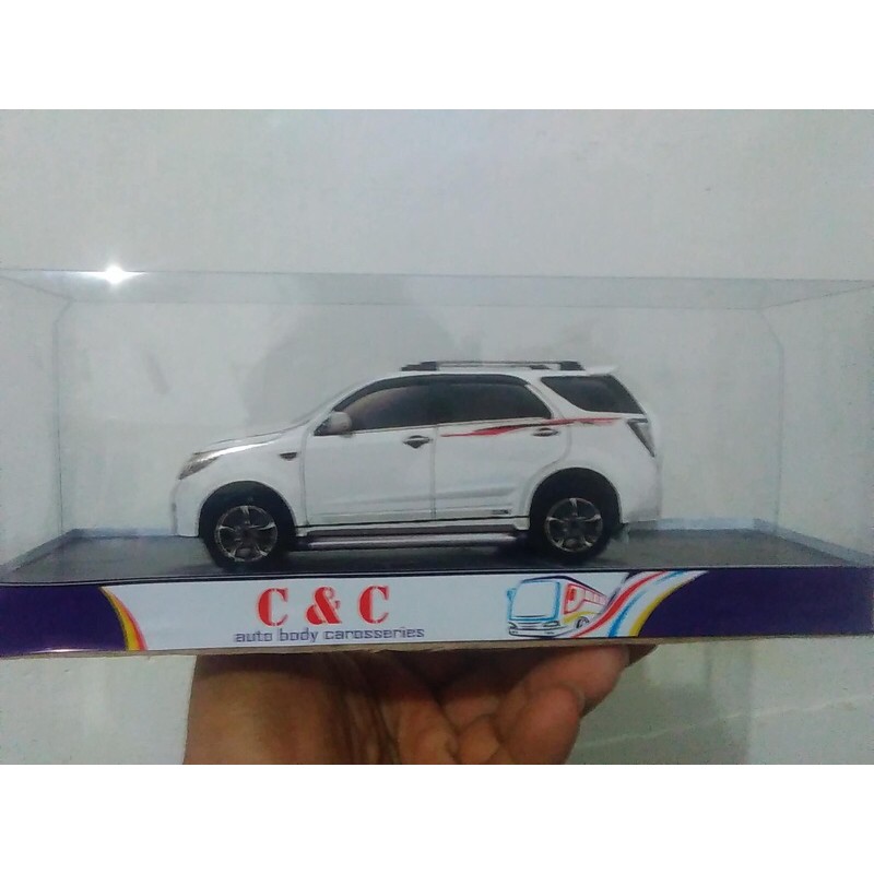 miniatur mobil Toyota rush
