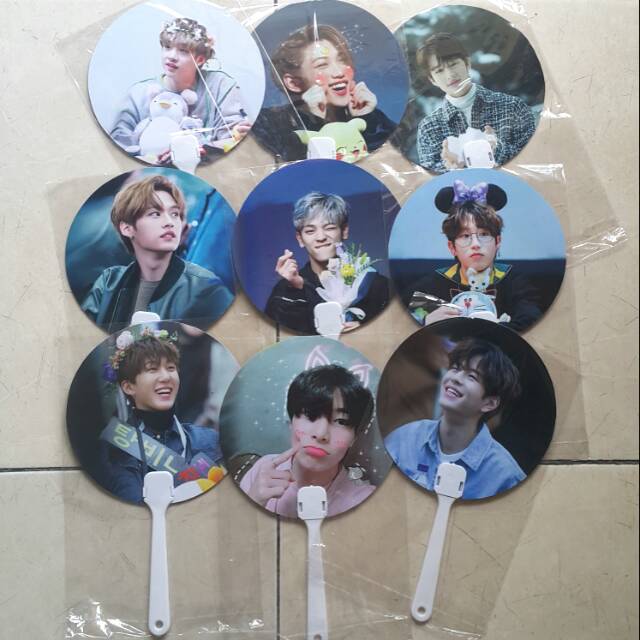 [GROSIR -- 7.500] stray kids hand fan 2 sisi kipas kpop custom exo got7 dll
