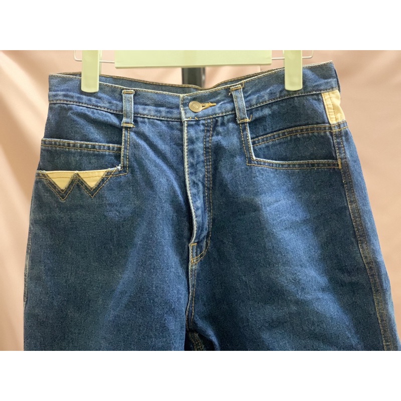 preloved celana pendek jeans wanita / ukuran 30 / warna biru kuning