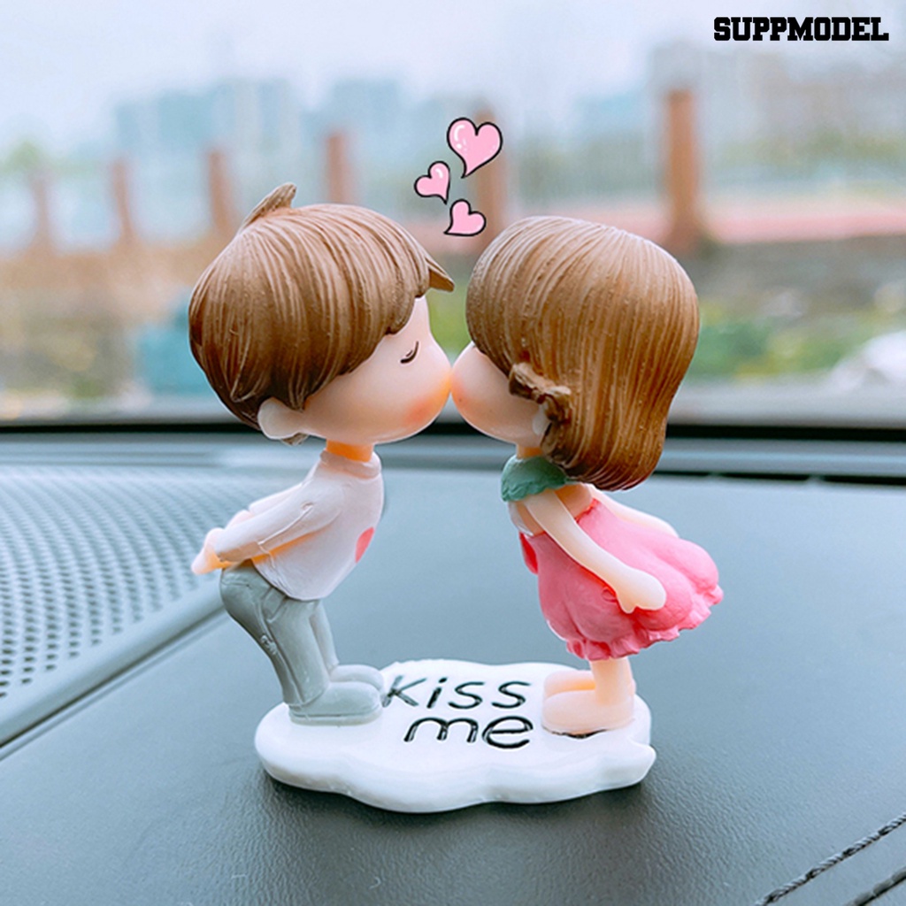 Miniatur Pasangan Berciuman Untuk Dekorasi Mobil