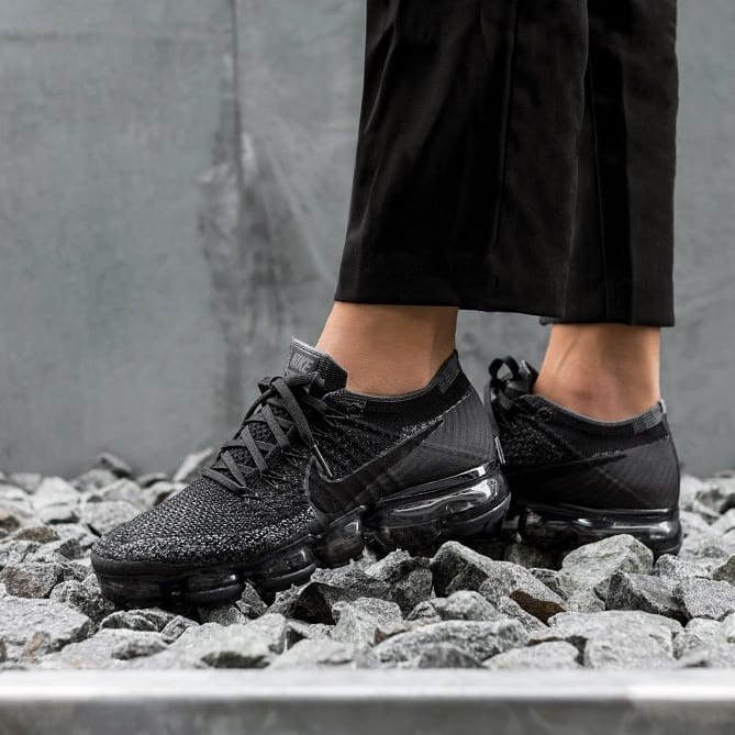 nike vapormax black original