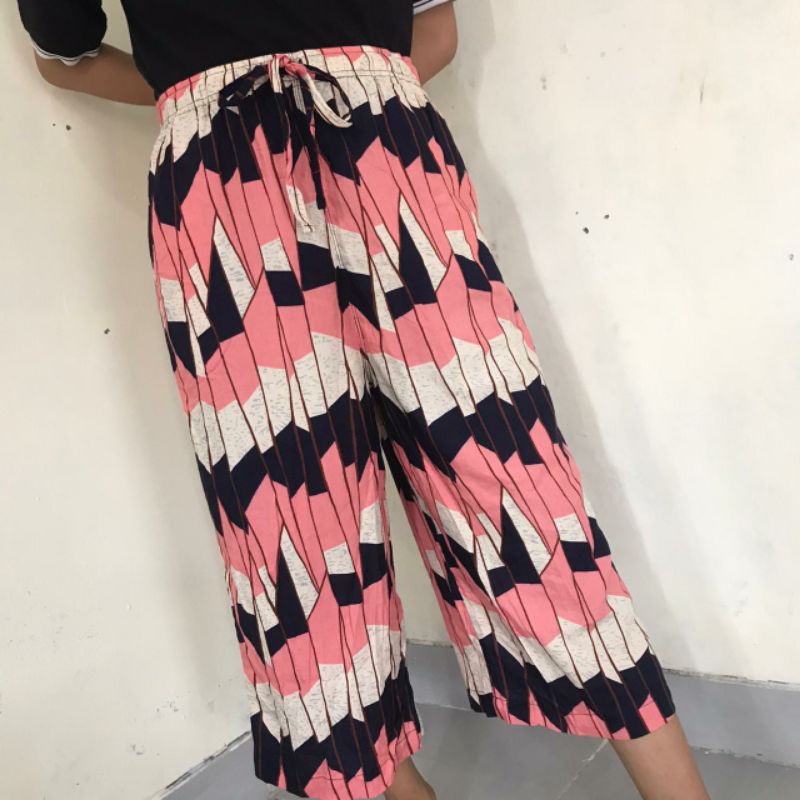 Celana Kulot Uniqlo Original Motif Pendek