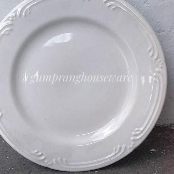 Ready Piring kue  keramik putih s ivory vintage ukir salad plate rim /rim salad plate 21 cm JHG