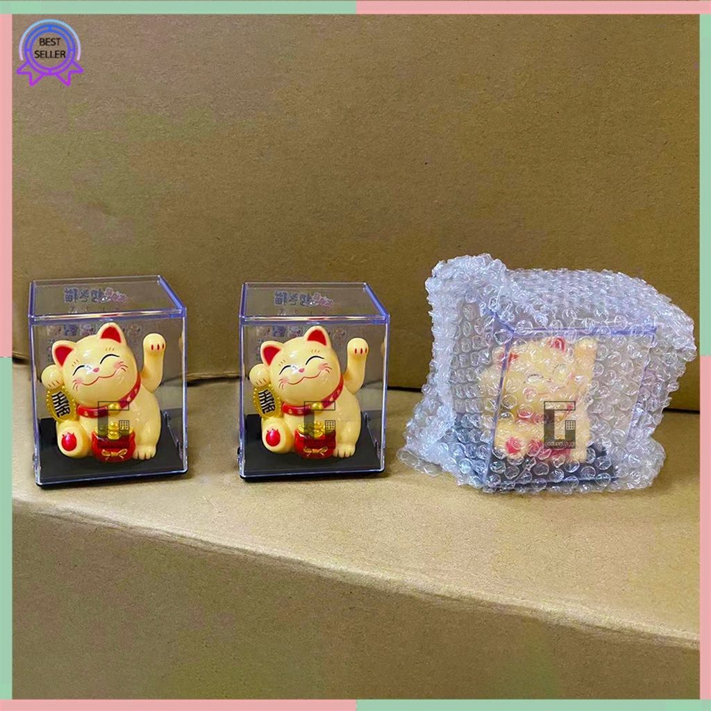 Patung Pajangan Boneka Hiasan Kucing Hoki Keberuntungan Lucky Cat Rejeki Maneki Neko Maneko Neki Tangan Goyang Gerak Bergerak Melambai Solar Baterai Batrai Batre Dashboard Mobil Meja Toko Kasir Cafe Cina China Jepang Murah Ukuran Size Kecil Mini Imut Lucu