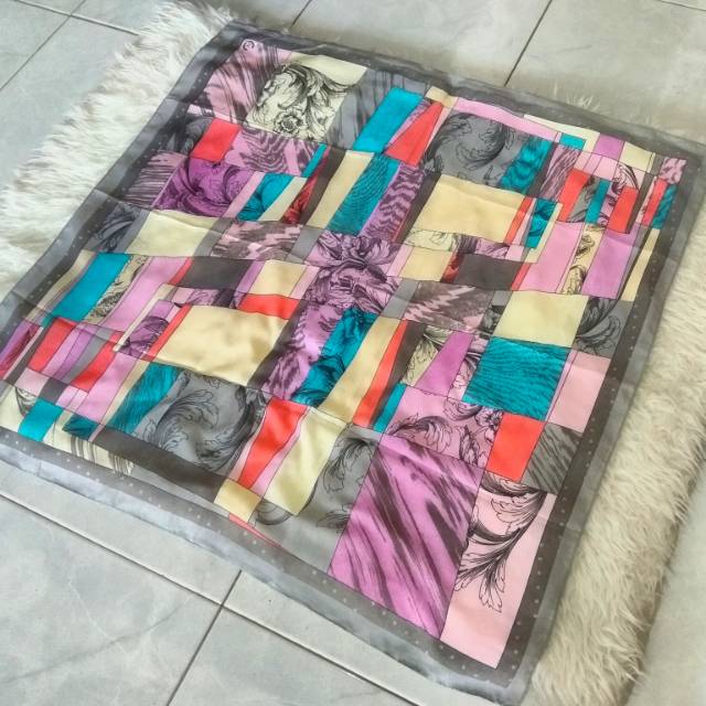 Hijab Voal Azara Segi Empat Motif