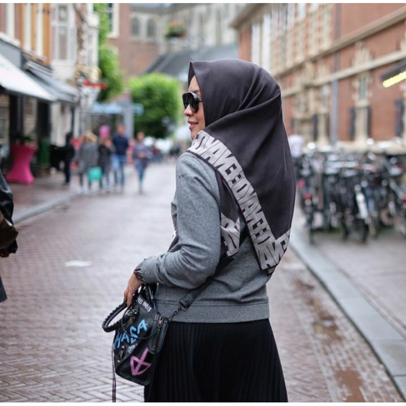 Deenay Border hitam preloved (original)