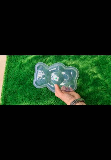 Cetakan puding panda berdiri