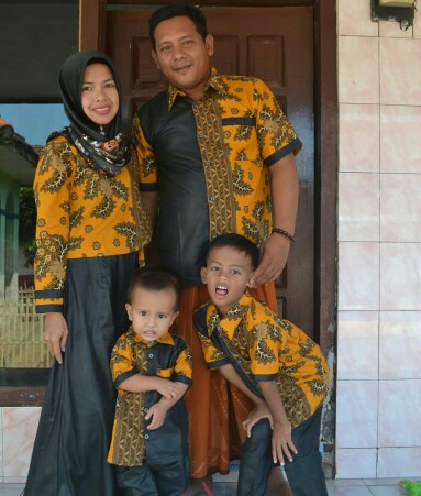 Bisa Pisah Atiya Batik Couple Keluarga Busui Motif Kupu-kupu Hitam Sragam Kerja