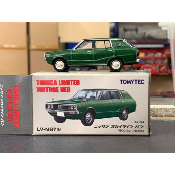 Tomica Limited Vintage Neo LV-N67b Nissan Skyline Van