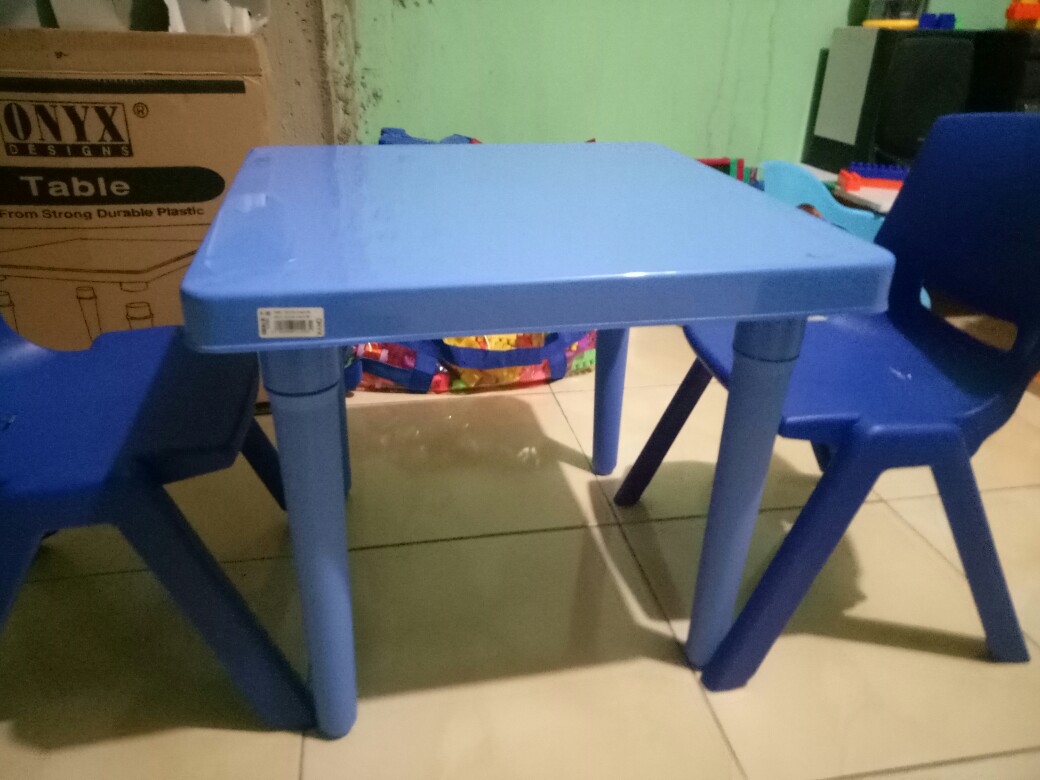 Meja belajar anak Onyx dan 2 kursi olymplast bahan plastik Meja belajar anak Onyx dan 2 kursi olymplast bahan plastik