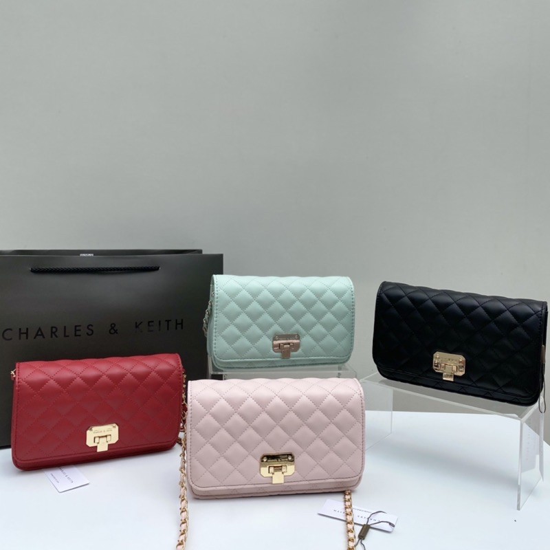 Tas Wanita Quilted Flip Lock Clutch