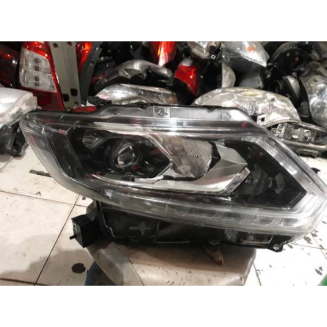 Headlamp Nissan xtrail 2016 Kanan