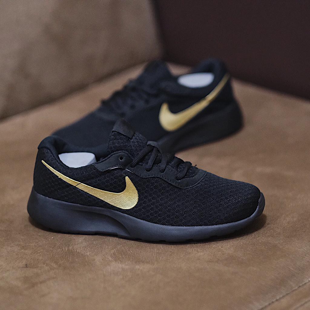 nike tanjun black gold