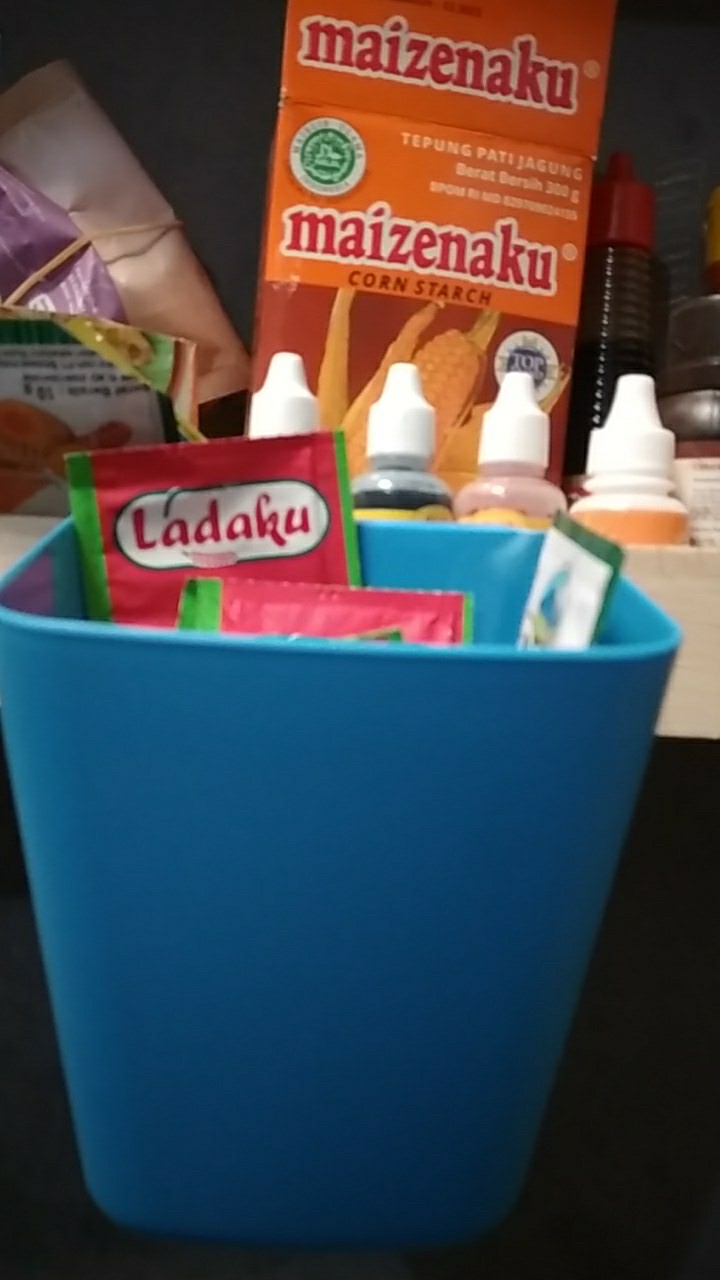 Snnrsta, Wadah Warna-warni