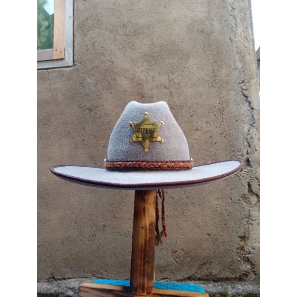 topi laken koboi