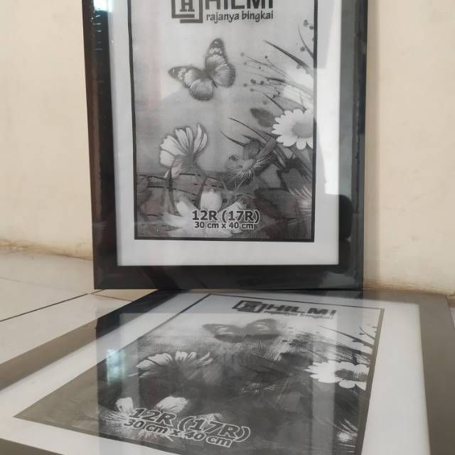 Bingkai Foto Ukuran 12R(hitam polos)