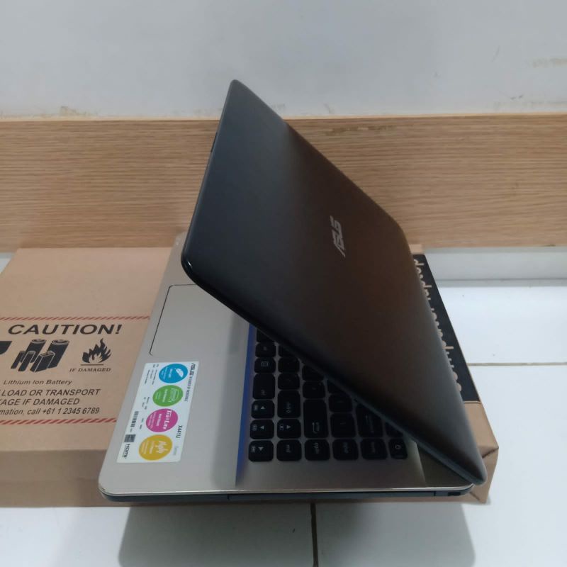 Laptop  Asus X441UV Cor i3-6006U Ram 4GB HDD 500GB dobleVga Nvdia Geforce 920Mx dedicated 2GB Windows 10 desain editing siap pakai