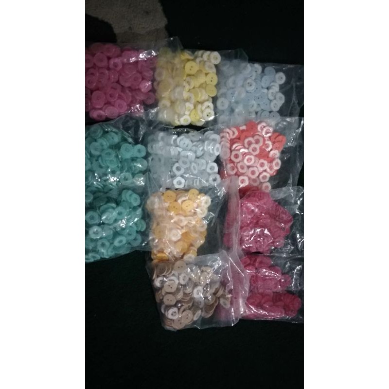 kancing sakura 1,5mm isi lebih kurang 144buah