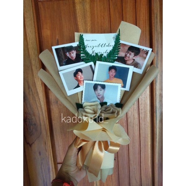 

Buket foto/buket foto polaroid/buket foto kpop/buket polaroid/buket/buket kado/buket flanel
