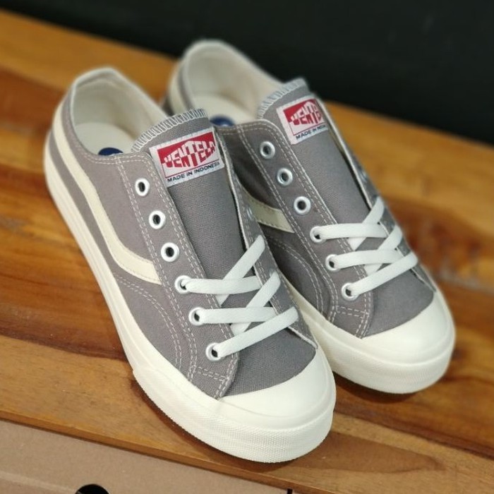 ventela public low grey