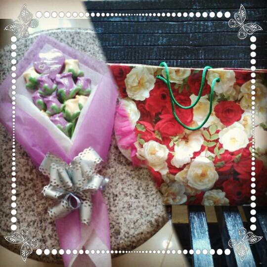 

Ready Order buket coklat bunga mawar Terbaik