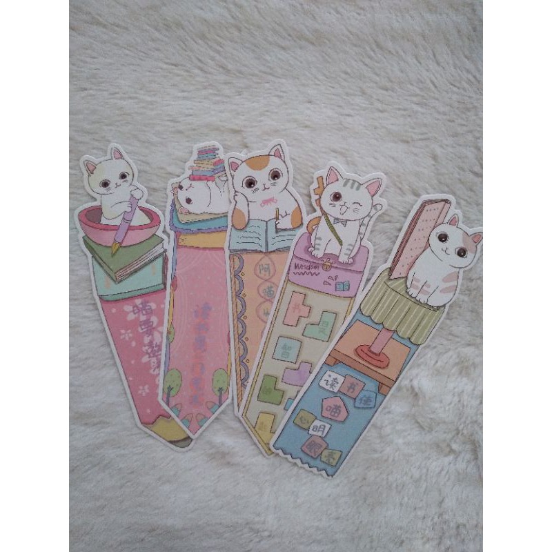 

Pembatas Buku Cat Warna Pastel