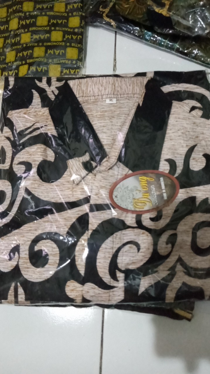 Kemeja Batik Pria Lengan Pndek Hitam Putif Cream Motif Seno Rilies