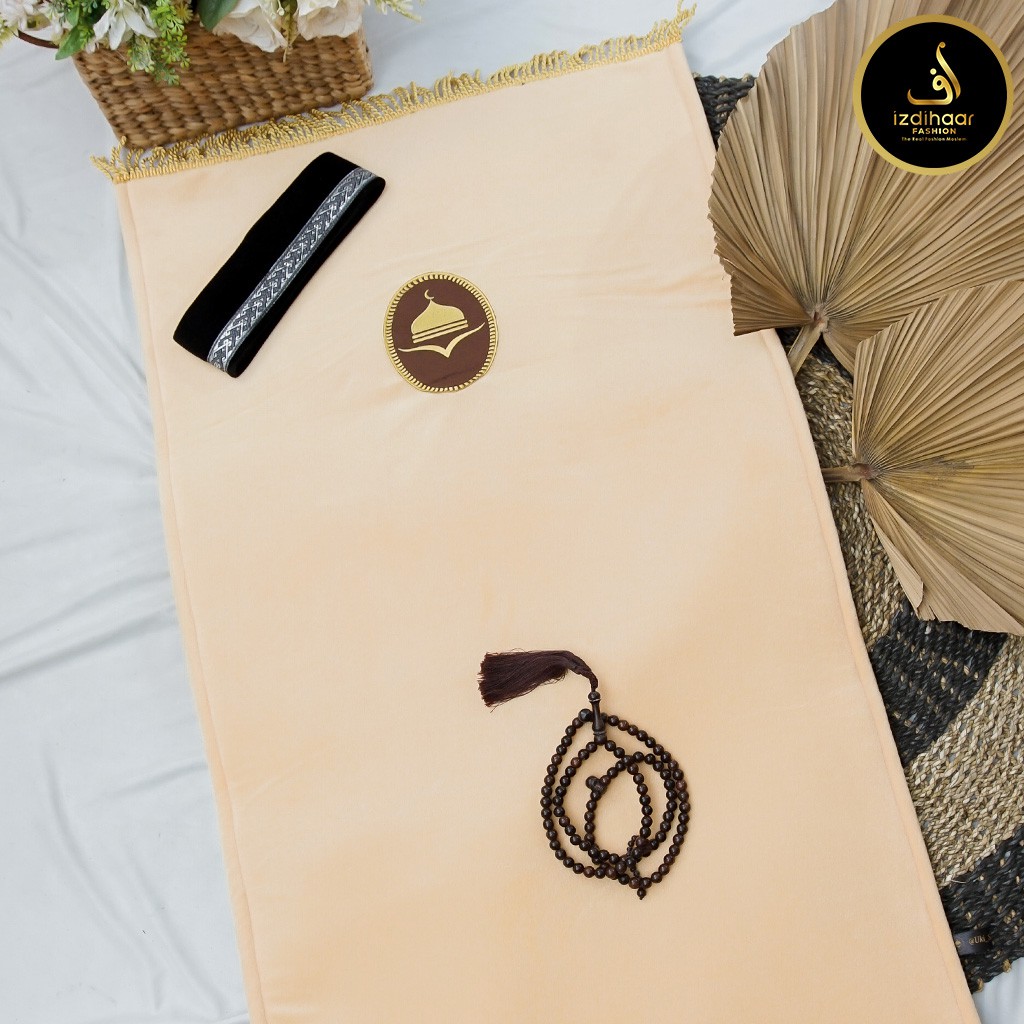 SAJADAH POLOS TEBAL Rumbai Bulu Tipis Velboa Sejadah Travel Empuk Warna (Golden Cream) Gratis Tasbih