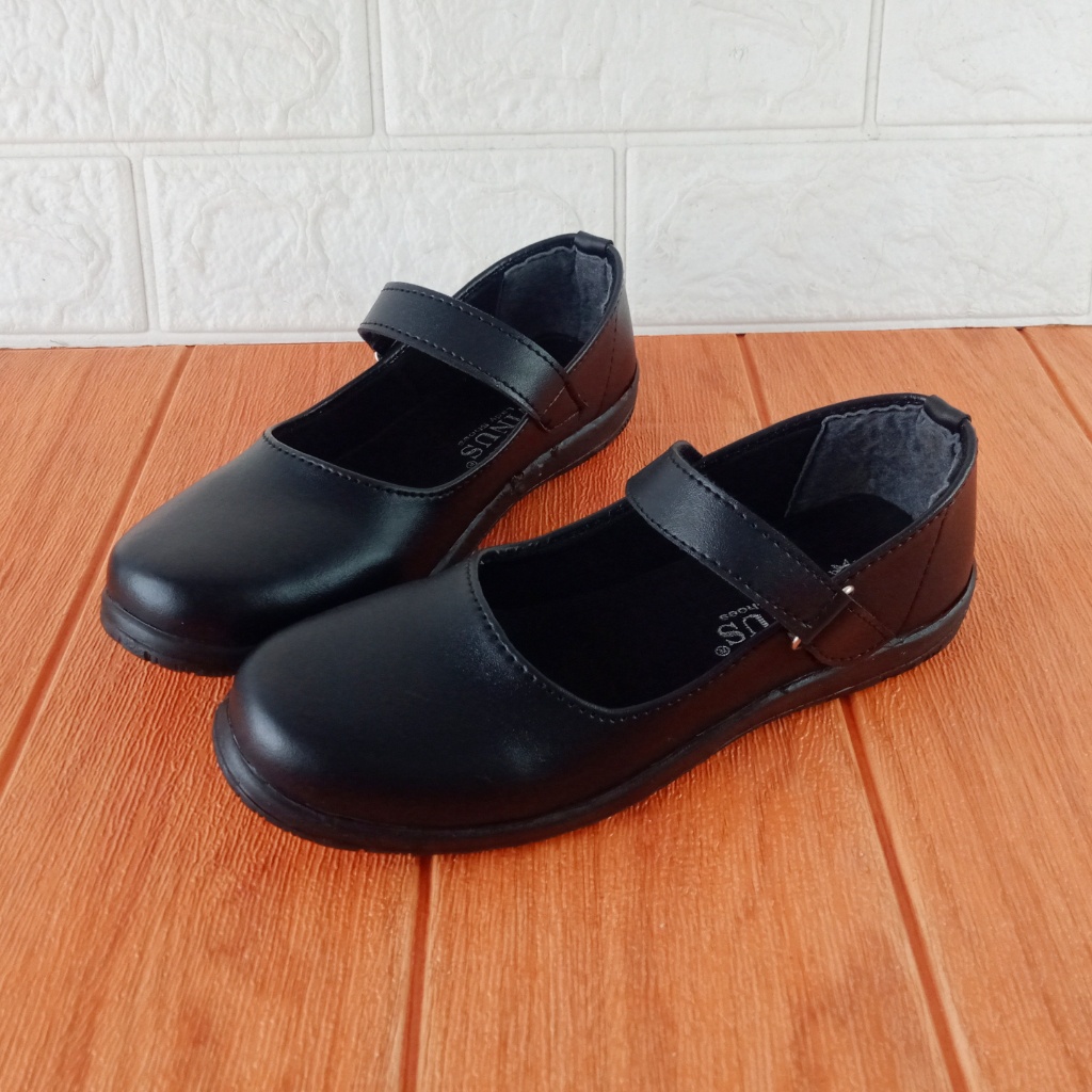 Sepatu Pantofel Anak Perempuan Vinus V.01Tr Size 31-35 Hitam