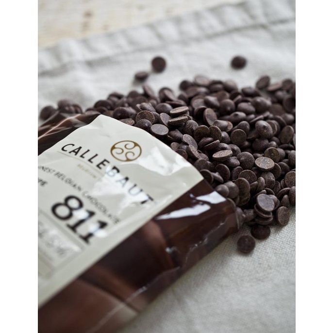 

REPACK Callebaut Dark Chocolate Couverture Callets 811 54,5% 1 kg