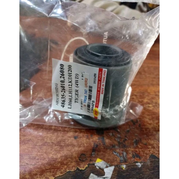 Bosh sayap atas bushing arm besar Hiace commuter