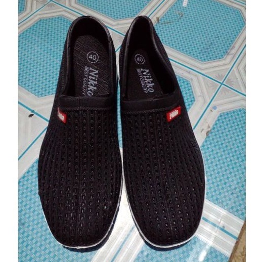 152 / sepatu karet untuk pria motif lubang kecil2 merk NIKO size 38 - 43