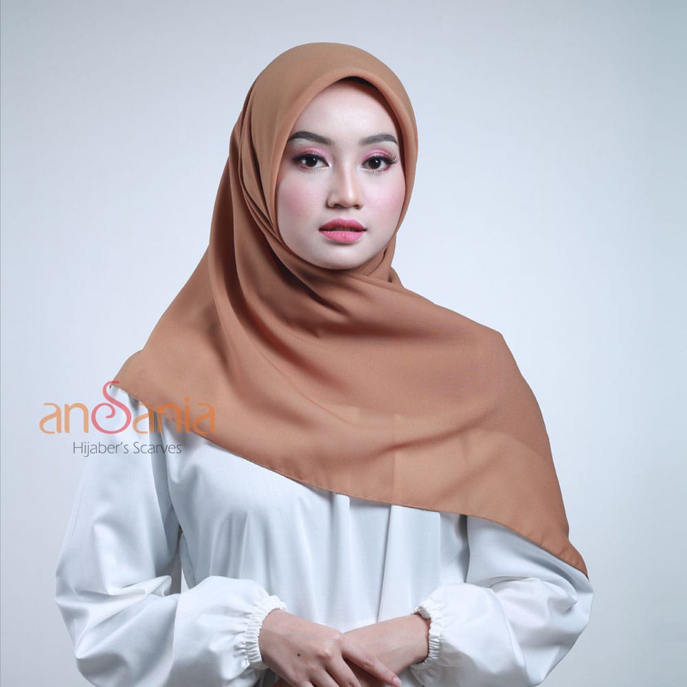 Jilbab Hijab Bella Square - Kerudung Polos Segi Empat Warna Coklat Muda - Jilbab PollyCotton